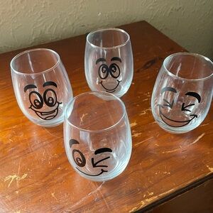 Set of 4 Smiley Face Stemless Wine Glasses